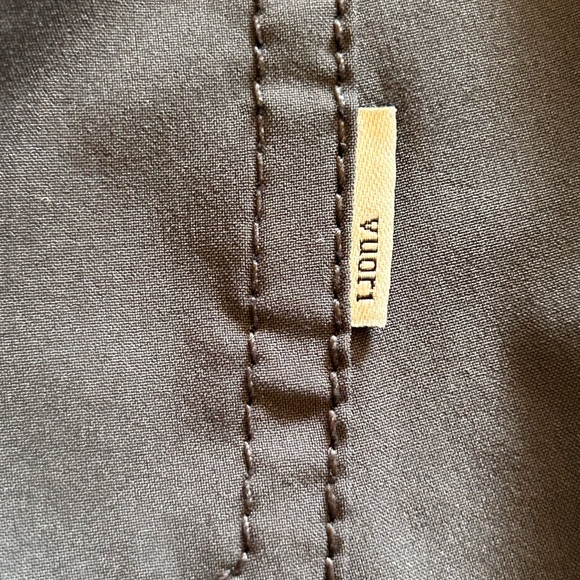 Vuori Shorts Deep Charcoal with Gray Core Liner 7” Inseam - Picture 6 of 6